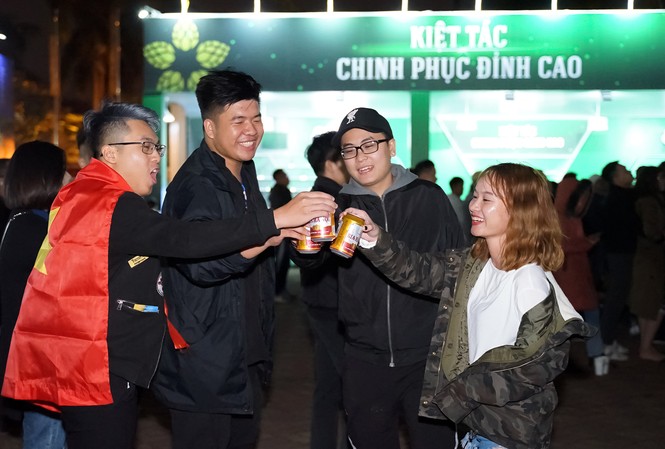 Hàng ngàn du khách dự Lễ hội Bia Hà Nội 2019, 'cháy' cùng U22 Việt Nam Hàng ngàn du khách tham dự Lễ hội Bia Hà Nội 2019