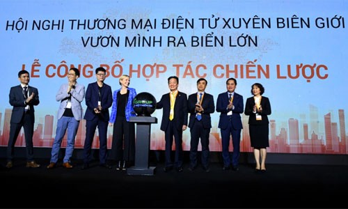 Kết hợp với Amazon để đưa Việt Nam thành quốc gia thương mại điện tử hàng đầu Amazon công bố Tập đoàn T&T Group là đối tác chiến lược, SHB là đối tác tài chính ngân hàng đầu tiên tại Việt Nam trong hỗ trợ thanh toán và nghiệp vụ cho các doanh nghiệp Việt Nam xuất khẩu