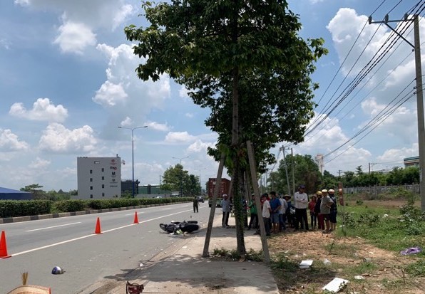 Xe container chạy lấn làn, 2 người thương vong Xe container chạy lấn làn, 2 người thương vong