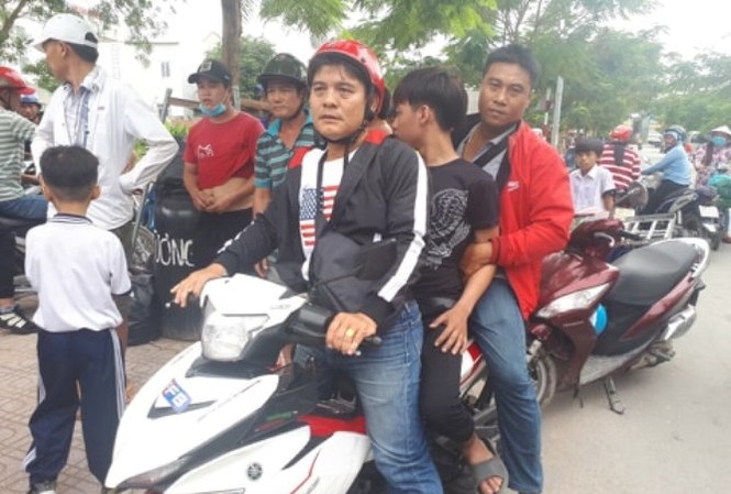 Thanh niên trộm xe máy sau khi bị mời lên trụ sở công an vì phê ma túy Thanh niên trộm xe máy sau khi bị mời lên trụ sở công an vì phê ma túy