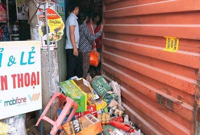 Thùng container văng vào nhà dân khiến 2 người thương vong Thùng container văng vào nhà dân khiến 2 người thương vong