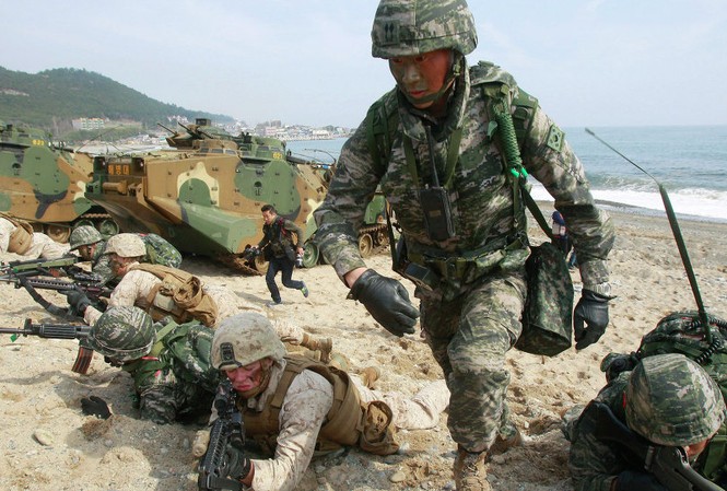 Mỹ - Hàn quyết định bất ngờ tập trận chung sau thượng đỉnh Mỹ-Hàn bắt đầu tập trận chung. Ảnh: AP