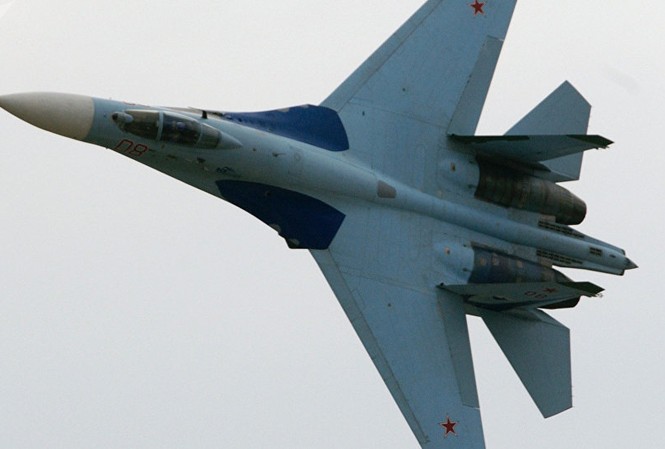 Cận cảnh cường kích Su-27 Nga chặn máy bay do thám Mỹ Tiêm kích Su-27. Ảnh: Sputnik