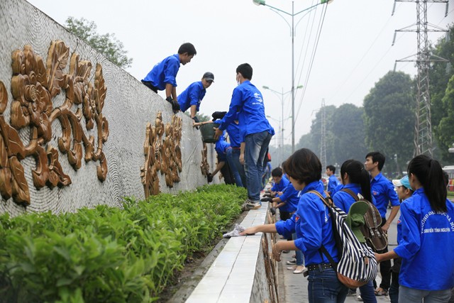 BẢN TIN THÁNG THANH NIÊN 2019: Tuyên dương Thanh niên tiên tiến làm theo lời Bác Thanh niên Thủ đô tham gia tình nguyện bảo vệ môi trường