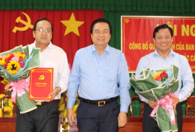 Nhân sự mới Đồng Nai, Long An, Quảng Bình, TPHCM, Sóc Trăng Đồng chí Phạm Văn Rạnh trao quyết định và chúc mừng các đồng chí Phạm Tấn Hòa, Nguyễn Minh Lâm