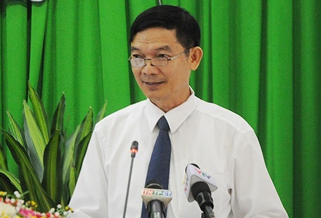 Đại gia Trịnh Sướng kinh doanh xăng giả: Xử lý thế nào? Ông Nguyễn Minh Toại - Giám đốc Sở Công Thương Cần Thơ trả lời chất vấn. Ảnh: C.K
