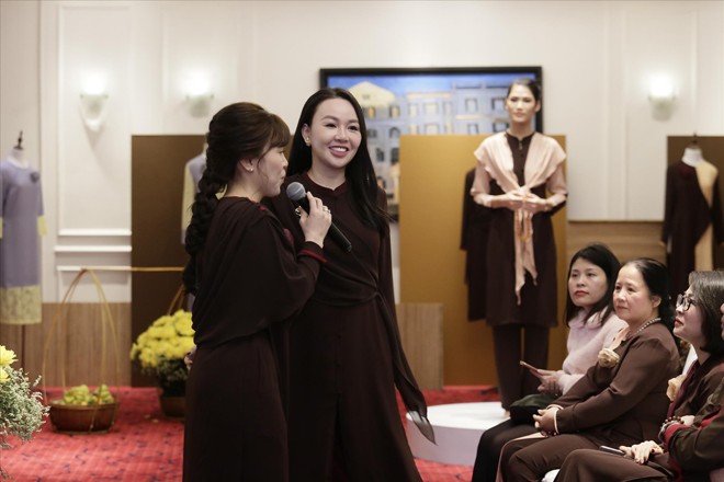 Ra mắt trăm bộ y phục đi lễ đầu năm Kim Ngọc giới thiệu trang phục đi lễ tết 2019 dành cho cả phụ nữ, đàn ông và trẻ con
Ảnh: NK