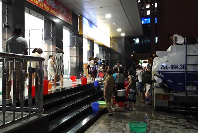 Dân chung cư giữa Thủ đô khốn khổ vì nước Mất nước tại chung cư Khu đô thị Ngoại giao đoàn khiến cuộc sống người dân đảo lộn