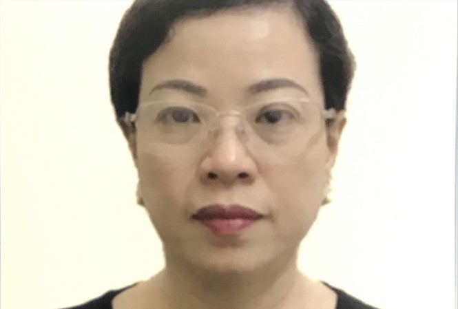 Phó phòng khảo thí Hòa Bình bị bắt trong vụ gian lận điểm thi Bị can Diệp Thị Hồng Liên tại cơ quan công an Ảnh: Bộ Công an
