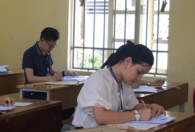 Thi THPT quốc gia 2019: Tuyệt đối không được có tư tưởng 'nâng tí tẹo' Chấm thi tự luận tại Hưng Yên tại kỳ thi THPT quốc gia 2018 ảnh: Nghiêm Huê