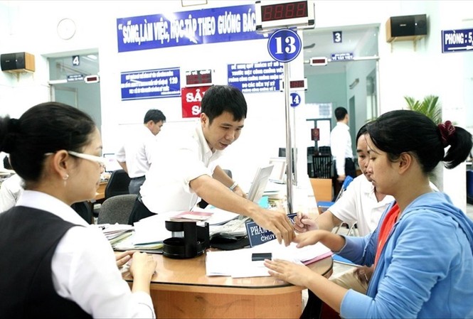 Xóa hình thức kỷ luật “giáng chức” để tránh bị lợi dụng Thi tuyển cạnh tranh, nâng cao chất lượng đầu vào và tăng thu nhập cho cán bộ công chức, viên chức Ảnh: LĐ