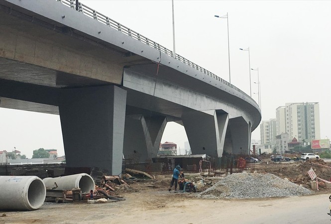 Lối thoát nào cho các dự án BT tại Hà Nội? Dự án cầu vượt nút giao Long Biên, một trong các dự án BT Hà Nội đang bị dừng giao đất đối ứng Ảnh: A.Trọng