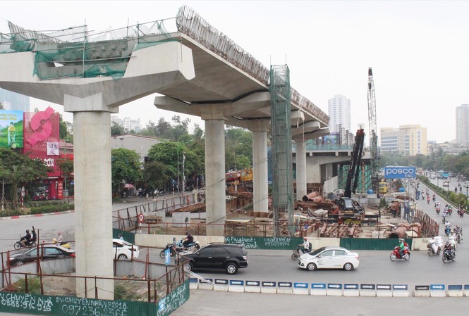 Metro Hà Nội bị 'dọa' dừng thi công Metro Nhổn - ga Hà Nội vừa bị nhà thầu "dọa" dừng thi công do chậm thanh toán chi phí