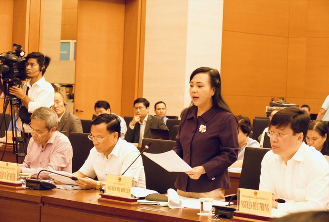 Đại biểu chất vấn Bộ trưởng y tế về chống lạm thu, 'móc túi' người bệnh Bộ trưởng Y tế Nguyễn Thị Kim Tiến tại phiên giải trình. Ảnh: PV