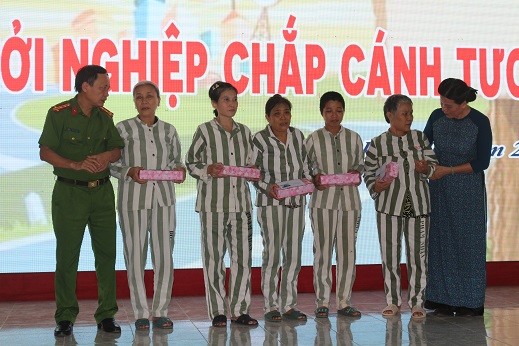 Thắp sáng ước mơ ngày trở về Thắp sáng ước mơ ngày trở về