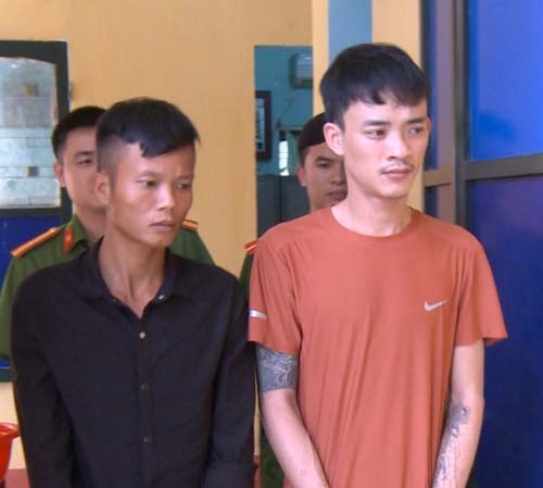 Nam thanh niên xin đi nhờ xe rồi xịt hơi cay cướp tài sản Hai đối tượng bị bắt giữ