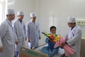 Thay động mạch chủ nhân tạo thành công cho bệnh nhân Thay động mạch chủ nhân tạo thành công cho bệnh nhân
