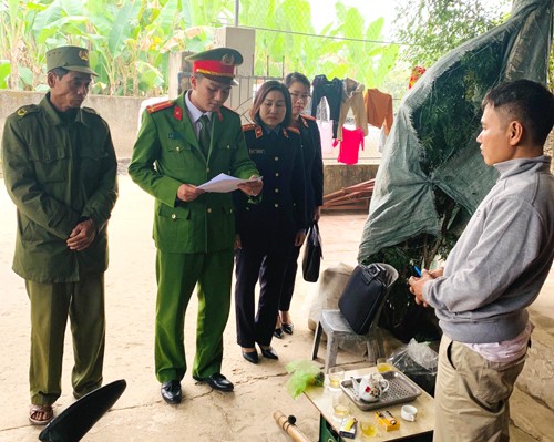 Khởi tố đối tượng sản xuất, buôn bán mì chính và hạt nêm giả Khởi tố đối tượng sản xuất, buôn bán mì chính và hạt nêm giả