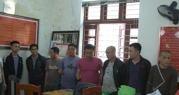 Đột kích sới bạc, thu 1 tỷ và súng tự chế Một số đối tượng tại cơ quan điều tra
