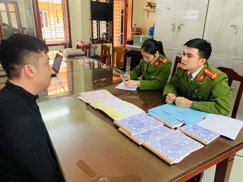 Bắt giám đốc công ty 'ma' chuyên buôn hoá đơn giá trị gia tăng Đối tượng tại cơ quan công an