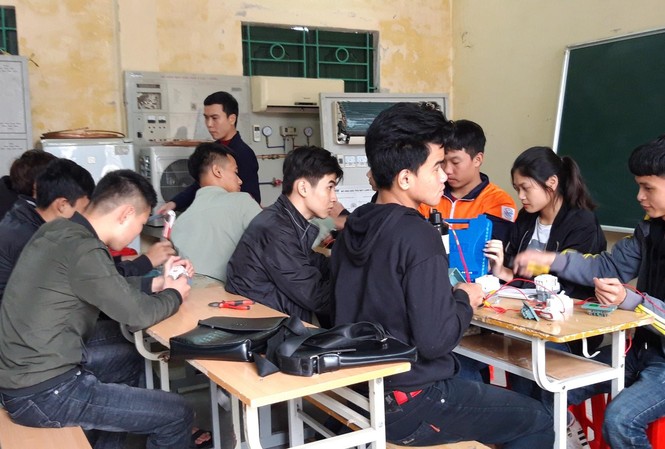 Giải thể trường nhiều học sinh để sáp nhập nơi không có học sinh? Giải thể trường nhiều học sinh để sáp nhập nơi không có học sinh?