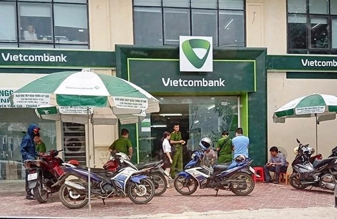 Thông tin mới vụ cán bộ công an xông vào ngân hàng nổ súng Thông tin mới vụ cán bộ công an xông vào ngân hàng nổ súng