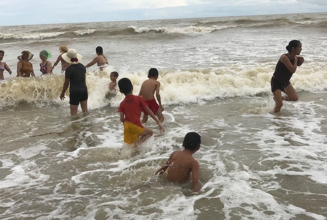 Không hủy được đặt phòng, nhiều du khách vẫn về Sầm Sơn nghỉ lễ 2/9 Không hủy được đặt phòng, nhiều du khách vẫn về Sầm Sơn nghỉ lễ 2/9