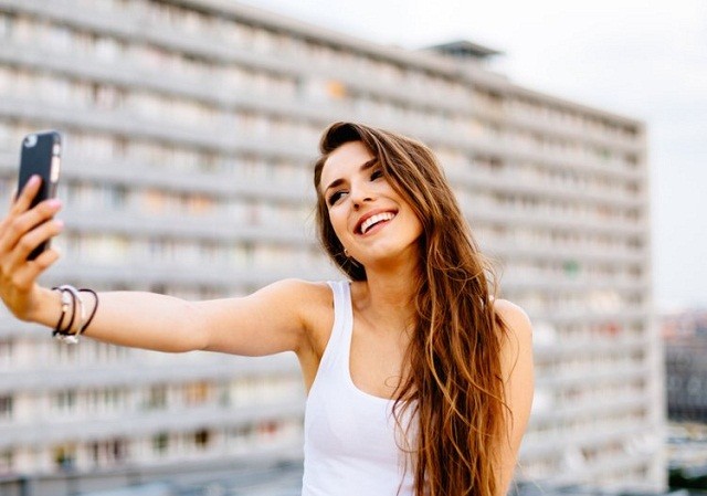 Nhà khoa học lý giải việc phụ nữ thích chụp ảnh selfies gợi cảm Nhà khoa học lý giải việc phụ nữ thích chụp ảnh selfies gợi cảm