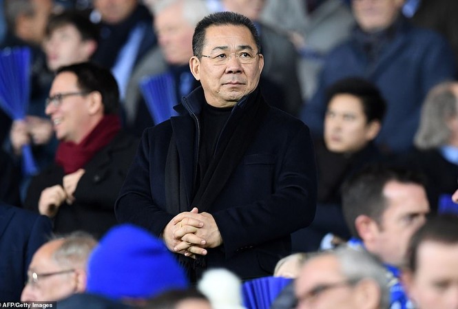 Chủ tịch Leicester tử nạn: 'Thế giới vừa mất một người tử tế...' Sự ra đi của Chủ tịch Vichai Srivaddhanaprabha đã khiến Leicester và làng túc cầu thế giới mất đi một người có tâm với bóng đá.
