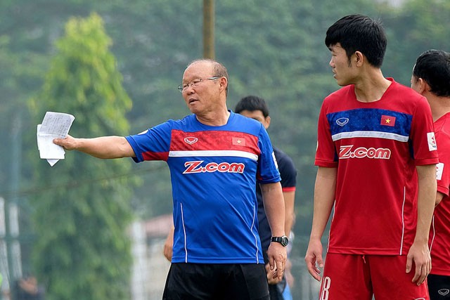 Tuyển Việt Nam dùng 3 cầu thủ chơi bóng ở châu Âu dự King’s Cup Tờ Siam Sports cho rằng HLV Park Hang-seo có thể triệu tập 3 cầu thủ đang chơi bóng ở châu Âu dự King's Cup.