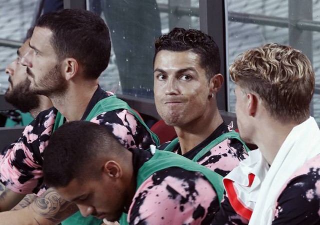 Ronaldo không thi đấu, cổ động viên Hàn Quốc đâm đơn kiện Ronaldo không thi đấu, cổ động viên Hàn Quốc đâm đơn kiện