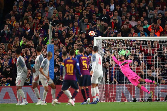 Cận cảnh siêu phẩm giúp Messi giành giải ‘Bàn thắng đẹp nhất UEFA’ Pha lập công của Messi.