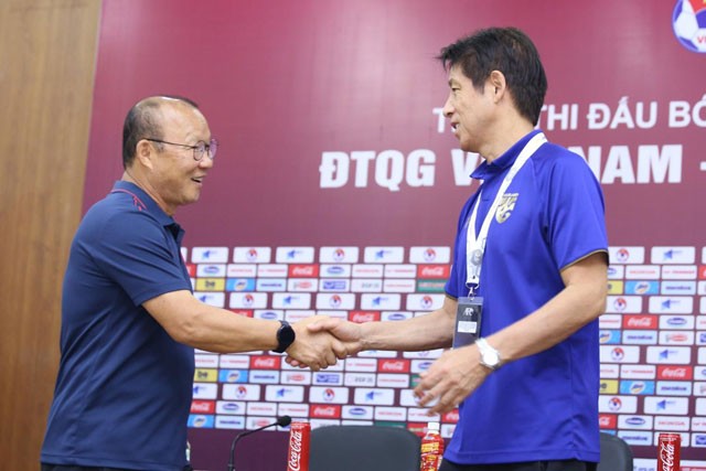 Báo Thái gây áp lực cho đội nhà: 'Bằng mọi giá không được thua tại Mỹ Đình' HLV Park Hang-seo và HLV Nishino Akira.