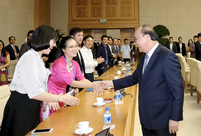 Quy tụ người tài đức dốc lòng vì nước Quy tụ người tài đức dốc lòng vì nước