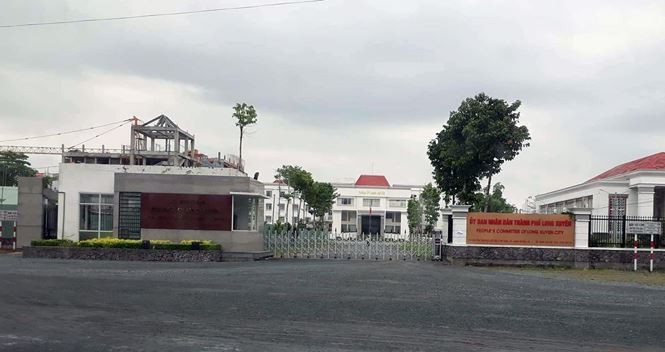 Sẽ thu hồi quyết định 'xét tuyển đặc biệt' con gái Chủ tịch tỉnh Trụ sở Thành uỷ, HĐND, UBND TP. Long Xuyên.