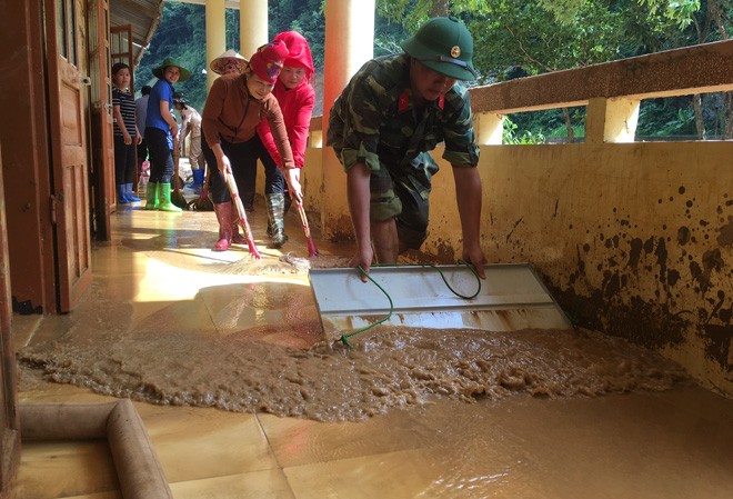 Lọt top và đề án 2 vạn tiến sĩ, bao giờ? Trường vùng lũ (Sơn La) còn trăm mối lo cho năm học mới khi mà mọi thiết bị, sách vở đều cuốn theo dòng nước. Ảnh: Nghiêm Huê.