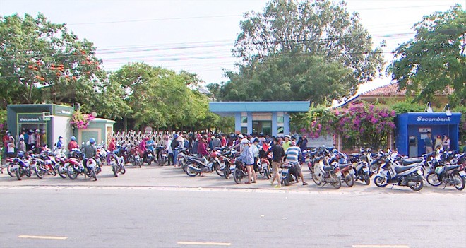 Tết không trọn vẹn của 10.000 công nhân tại Trà Vinh Sáng ngày 31/1, nhiều công nhân đến Cty TNHH Giày da Mỹ Phong để nhận tiền kết thúc hợp đồng lao động