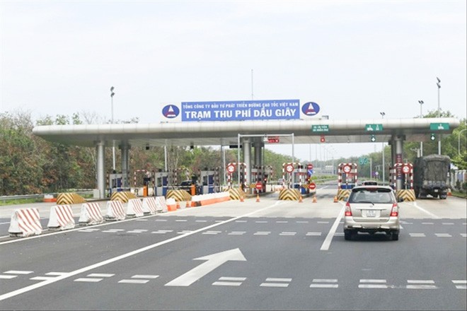 Mập mờ việc thu phí thủ công ở các trạm BOT Trạm thu phí Dầu Giây nơi xảy ra vụ cướp đến nay số tiền thu phí hằng ngày nơi đây vẫn là dấu hỏi Ảnh: M.T