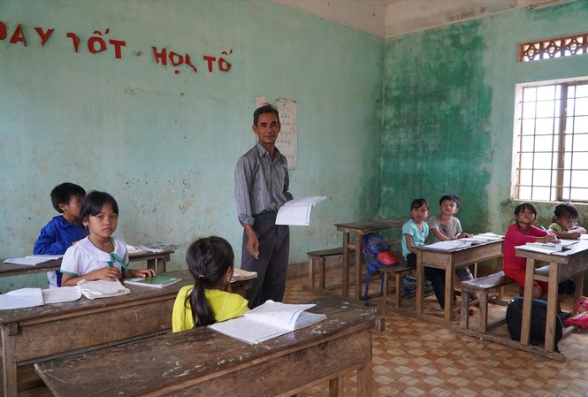 Những đứa trẻ trên thảo nguyên Bùi Hui học trong những căn phòng không đủ ánh sáng Ảnh: Nguyễn Ngọc