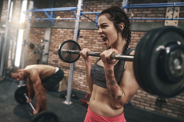 Vì sao đàn bà chịu đau giỏi hơn đàn ông? Đàn bà giỏi chịu đau hơn đàn ông vì không " nhớ lâu, thù dai".