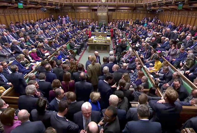 Một giờ bỏ phiếu gay cấn, các nghị sỹ Anh bác Brexit không thỏa thuận Các nghị sỹ Anh bỏ phiếu tại Hạ viện bác bỏ việc Brexit không thỏa thuận.