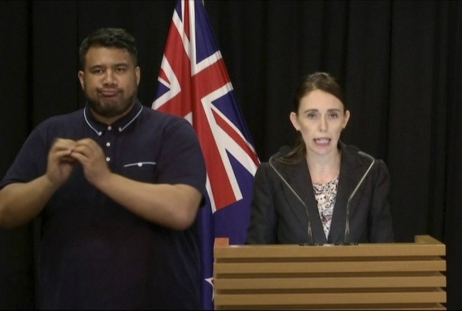 New Zealand chính thức cấm súng kiểu quân đội sau vụ xả súng Thủ tướng New Zealand tuyên bố, lệnh cấm sử dụng súng kiểu quân đội sẽ được thực thi ngay lập tức để ngăn chặn tích trữ.