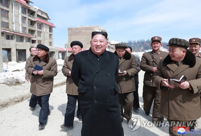 Ông Kim Jong-un về thăm quê trước khi tuyên bố về đàm phán hạt nhân Nhà lãnh đạo Triều Tiên Kim Jong-un về thăm Samijyon và được đồn đoán ông sắp ra tuyên bố về đàm phán hạt nhân với Mỹ. Ảnh: KCNA