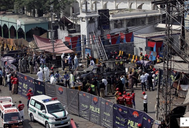 Nổ bom ở gần đền thờ Pakistan, 9 người thiệt mạng, 24 người bị thương Khu vực xung quanh khu đền thờ Hồi giáo Sufi ở thành phố Lahore, Pakistan.