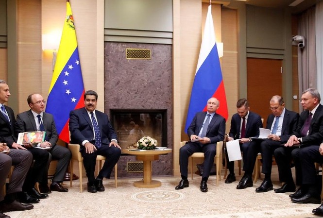 Ông Putin cảnh báo thảm họa nếu Mỹ can thiệp quân sự Venezuela Tổng thống Nga Vladimir Putin gặp gỡ Tổng thống Venezuela Nicolas Maduro tại Moscow năm 2018.
