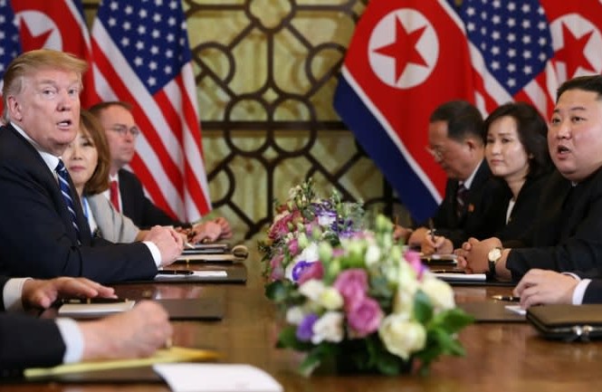 Vì sao ông Trump không vội đạt thỏa thuận hạt nhân với Triều Tiên? Ông Trump được lưỡng đảng ca ngợi vì không ký thỏa thuận chung với Triều Tiên tại hội nghị thượng đỉnh Mỹ- Triều lần 2 tại Hà Nội.