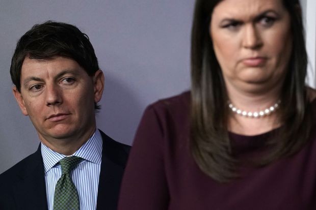 Ai sẽ thay thế Thư ký báo chí Nhà Trắng Sarah Sanders? Phó Thư ký báo chí Nhà Trắng Hogan Gidley được cho là " ứng cử viên" sáng giá thay thế bà Sarah Sanders.