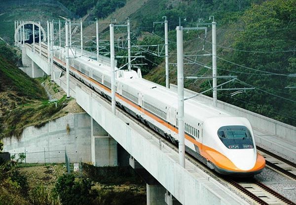 Bộ Giao thông lên tiếng về đường sắt cao tốc của Bộ KH&ĐT rẻ hơn 32 tỷ đô la Bộ GTVT cho biết, sẽ tiếp tục giải trình về đề xuất của mình sau khi Bộ KH&ĐT đề xuất làm dự án này rẻ hơn nửa giá.