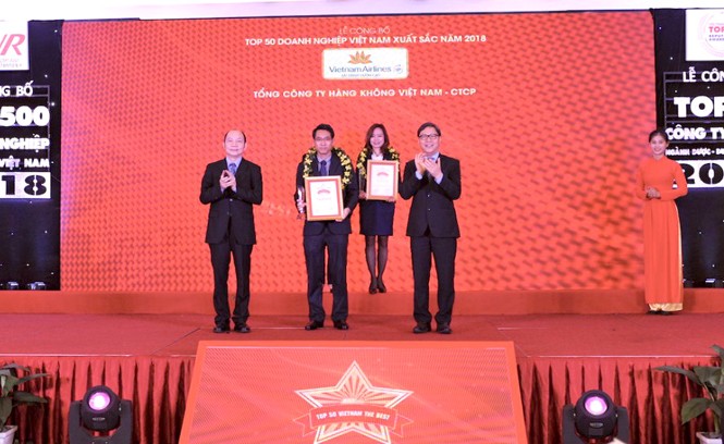Vietnam Airlines lọt top 10 doanh nghiệp xuất sắc nhất Việt Nam Lần thứ 3 liên tiếp Vietnam Airlines vào Top 10 doanh nghiệp xuất sắc nhất Việt Nam