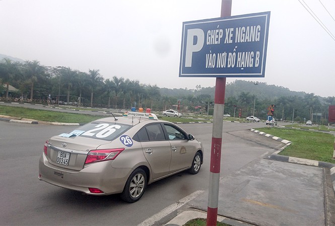 Học và thi giấy phép lái xe ô tô ngày càng khó Tăng cường các biện pháp để đảm bảo học và thi giấy phép lái xe thực chất hơn.